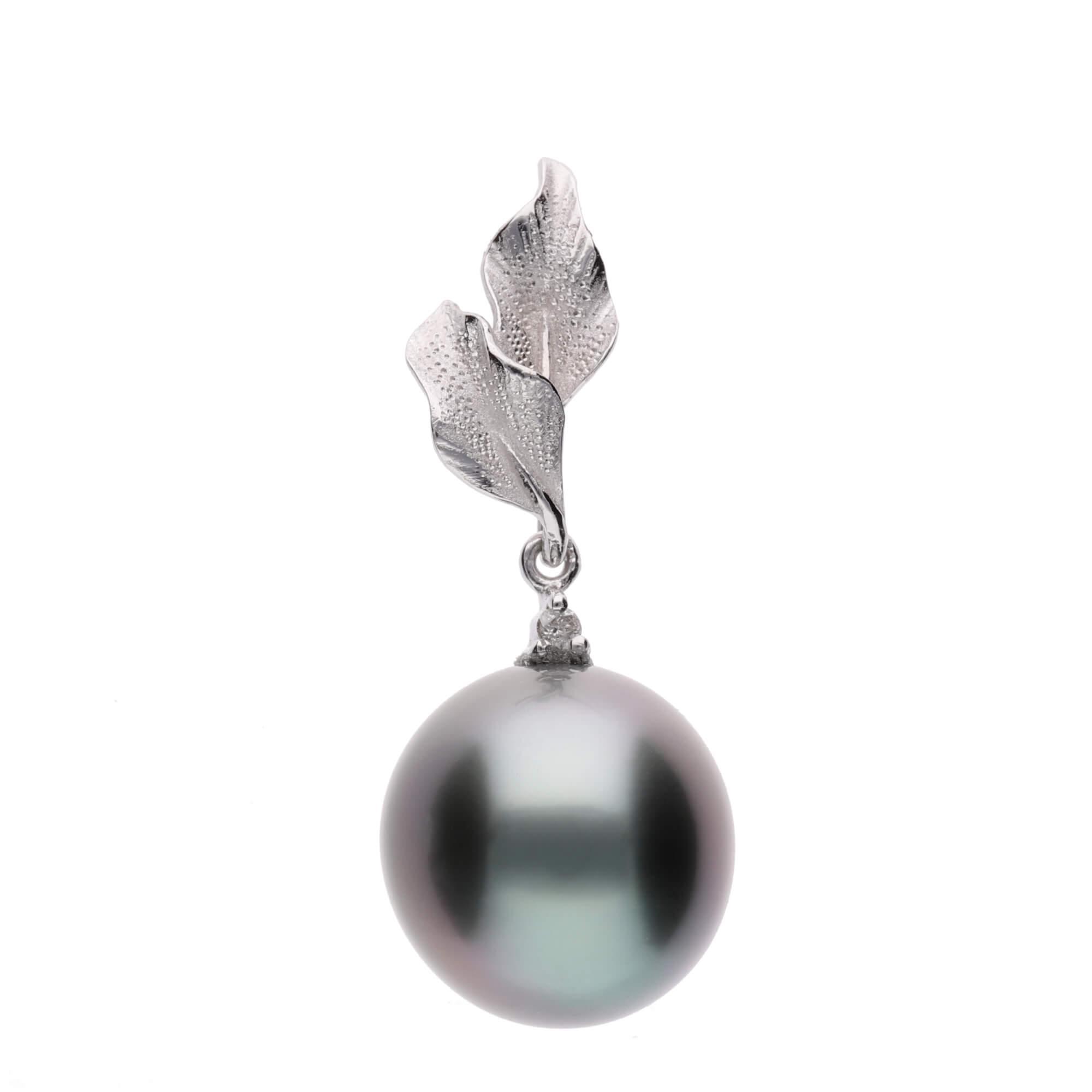 【常盤木】ブラックパール（タヒチ 黒蝶真珠） 10mm セミラウンド ダイヤモンド K18 ホワイトゴールド ペンダントトップ