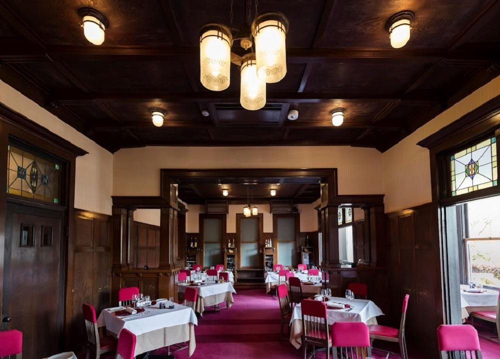 【LE UN 神戸迎賓館】ペアランチまたはディナー食事券《アミューズ・前菜・スープ・魚料理・肉料理・本日のデザート・パン・食後の飲み物》