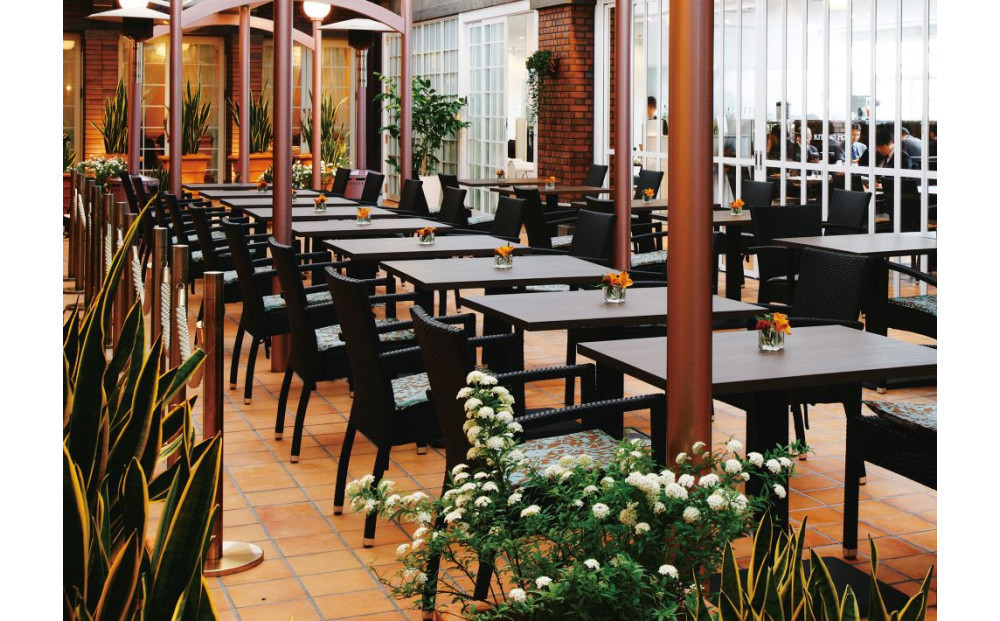 【ダイニング　イグレック（神戸北野ホテル）】ペア食事券《神戸北野ホテル世界一の朝食》