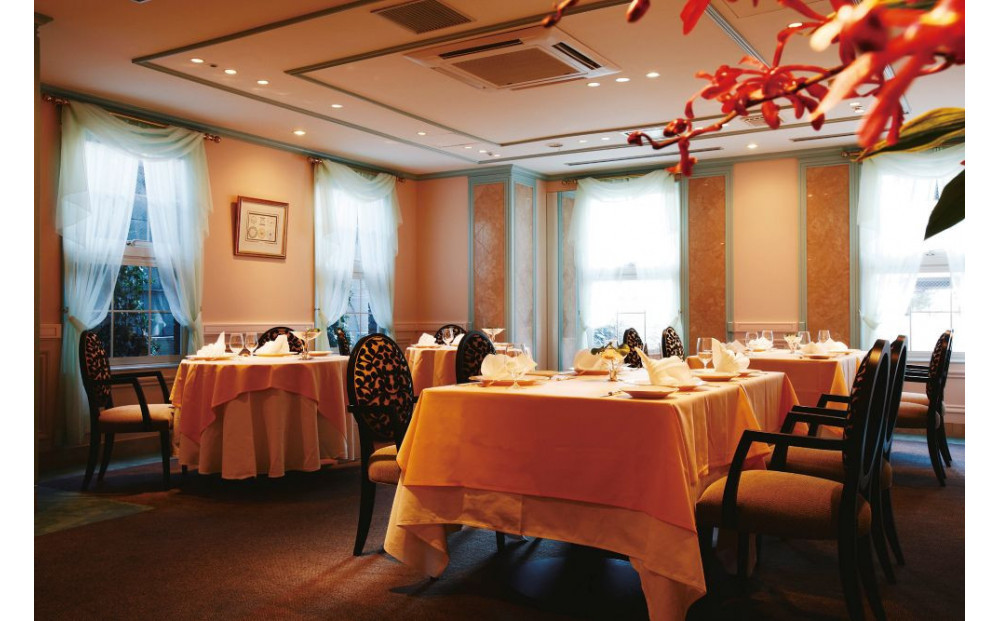 【フレンチレストラン アッシュ（神戸北野ホテル）】ペアディナー食事券《フレンチコース、グラスワイン付》