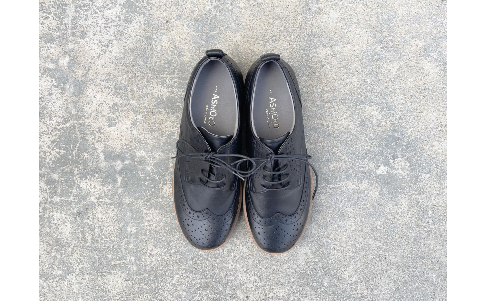 軽量メダリオンシューズ　【ブラック / サイズ　22.5センチ】