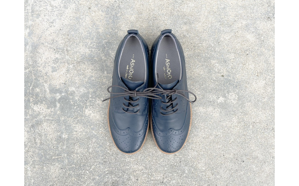 軽量メダリオンシューズ　【ネイビー / サイズ　22.0センチ】