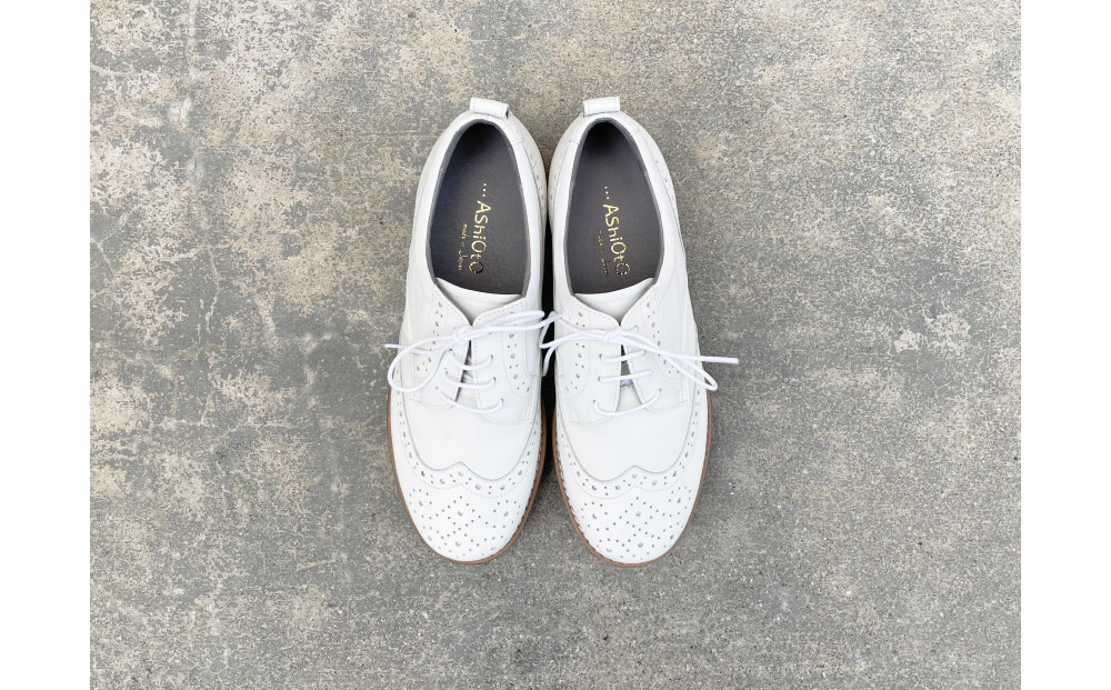 軽量メダリオンシューズ　【アイボリー / サイズ　25.0センチ】