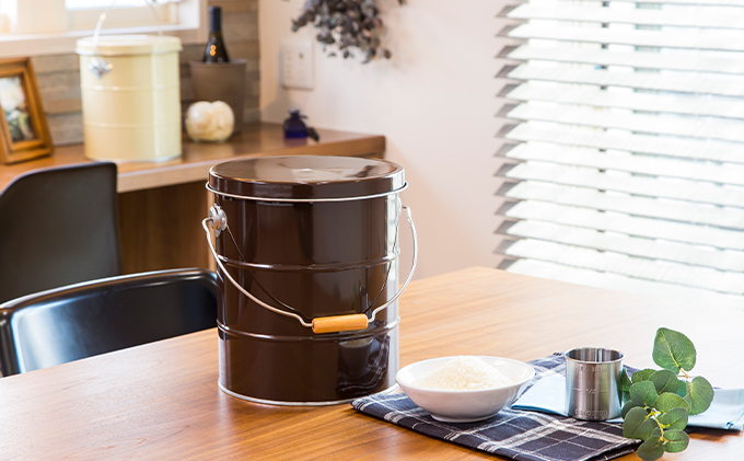 バケツ職人が作るトタンの米びつ・5kg／純国産 防虫 インテリア【シルバー】