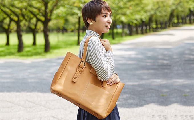 A4サイズでPCが入るかわいい本革トートバッグ（チャコールグレー）