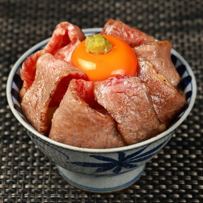 和牛セレブの神戸牛特選焼肉　150g(モモ/カタ)【配送不可地域：離島】