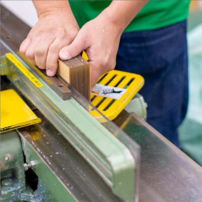 アクリルケース　W600　背面ミラー　ひな壇黒