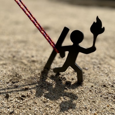 【HIBANAS】端材を熟練の職人がよみがえらせたアウトドア用ペグ・トーチマン