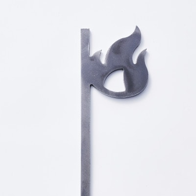 【HIBANAS】端材を熟練の職人がよみがえらせたアウトドア用ペグ・炎