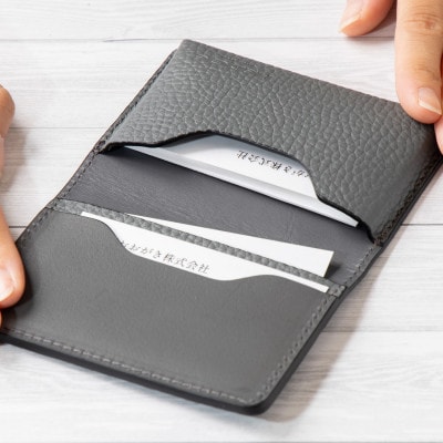 名刺入れ シュリンク×グレイの上品で落ち着いたデザイン [たつの市産型押し牛革]　HEDGE