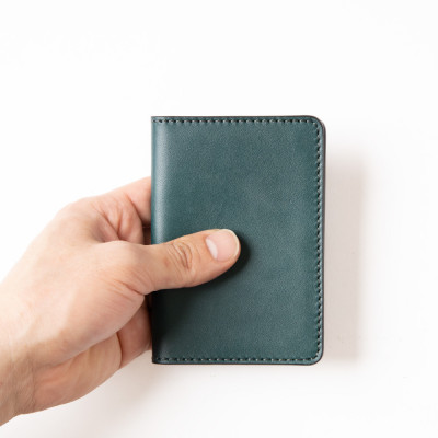 [たつの産牛革]染料染めオイルレザーの免許証専用カードケース(ピーコックブルー) 革製品のHEDGE