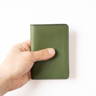 [たつの市産牛革]染料染めオイルレザーの免許証ケース(グリーン)　HEDGE