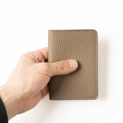 [国産牛革]上品なトープと輝くゴールドの免許証専用カードケース -HEDGE-