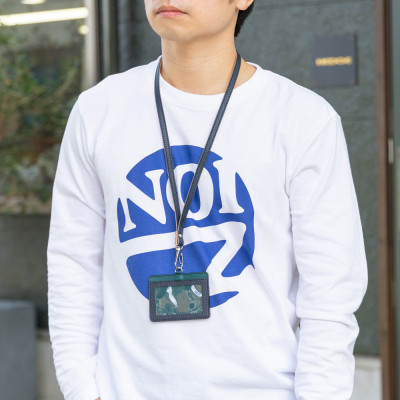 HEDGE　兵庫県たつの市産牛革のIDカードケース(ネイビー×ピーコックブルー)ネックストラップ付き