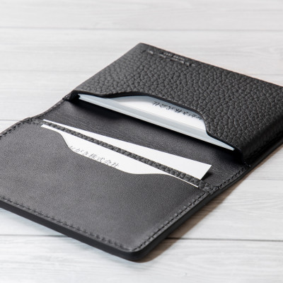 黒一色仕立ての名刺入れ たつの市産シュリンク型押しレザー  HEDGE