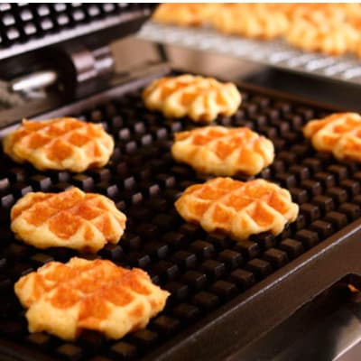 マネケン ベルギーワッフル ワッフルラスク入りギフトセット プレーンメープル(TP10-PMGR)