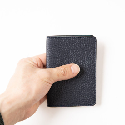 [兵庫県たつの市産牛革使用]美しいシボ模様の免許証用カードケース(ネイビー)　革製品のHEDGE