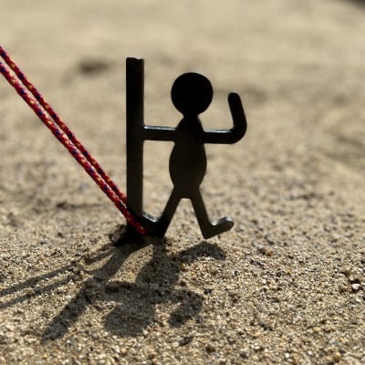 【HIBANAS】端材を熟練の職人がよみがえらせたアウトドア用ペグ・フンズケマン