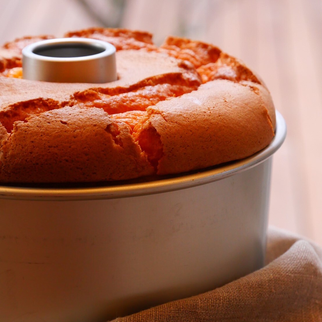 人気の しっとり ふわふわ ビオ・シフォンケーキ ホール  [アールグレイ]【ひみつのひとさじ】お菓子 焼菓子 洋菓子 スイーツ シフォン ケーキ チョコレート 詰合せ オーガニック 低糖質 贈り物 ギフト ティータイム コーヒーブレイク[010-a010]