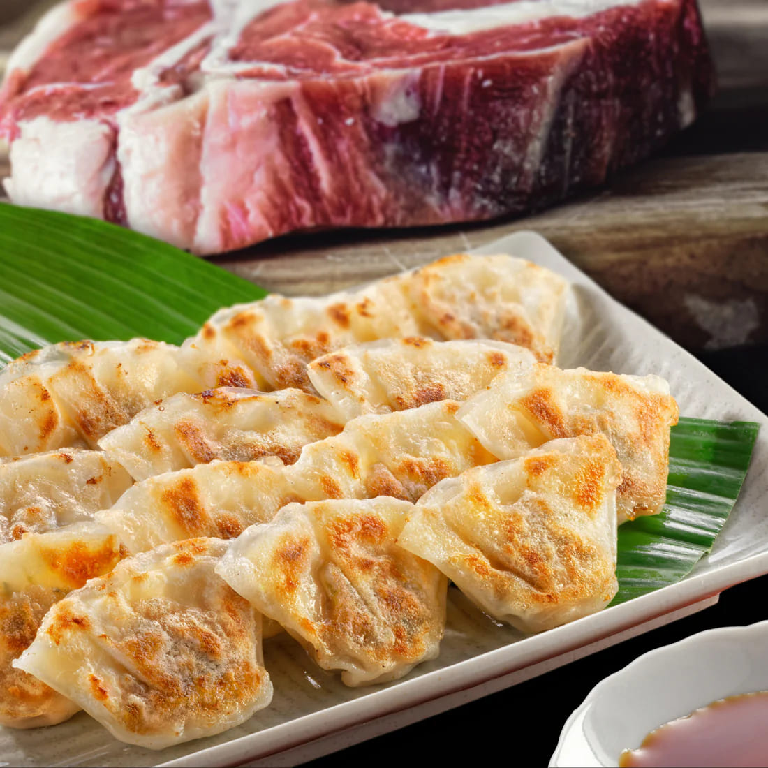 芦屋 伊東屋謹製  神戸牛 一口餃子 40個（ポン酢たれ 付き）【餃子 ぎょうざ ギョーザ 中華 点心 惣菜 簡単 おうち おかず おつまみ 神戸牛 国産牛 牛肉 もちもち皮 ジューシー 肉汁 冷凍 イトー屋 お取り寄せ ギフト お中元 お歳暮】