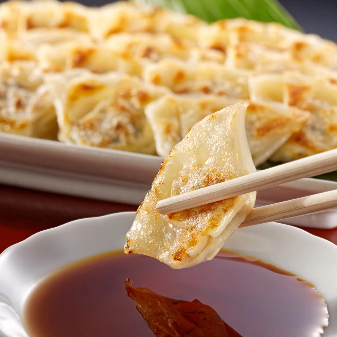 芦屋 伊東屋謹製  神戸牛 一口餃子 60個（ポン酢たれ 付き）【餃子 ぎょうざ ギョーザ 中華 点心 惣菜 簡単 おうち おかず おつまみ 神戸牛 国産牛 牛肉 もちもち皮 ジューシー 肉汁 冷凍 イトー屋 お取り寄せ ギフト お中元 お歳暮】