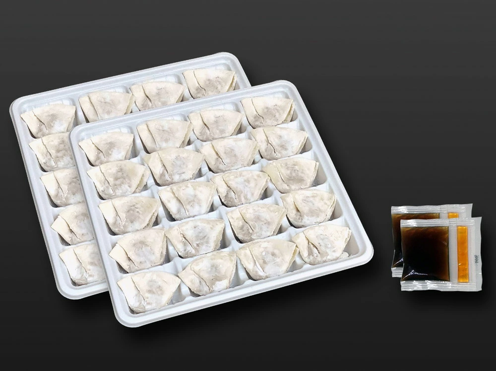 芦屋 伊東屋 謹製 黒豚 一口餃子 40個（醤油タレ 付き）【餃子 ぎょうざ ギョーザ 中華 点心 惣菜 おかず おつまみ 冷凍総菜 ジューシー 鹿児島産 黒豚 国産豚 豚肉 もちもち皮 肉汁たっぷり 冷凍 イトー屋 お取り寄せ ギフト お中元 お歳暮】