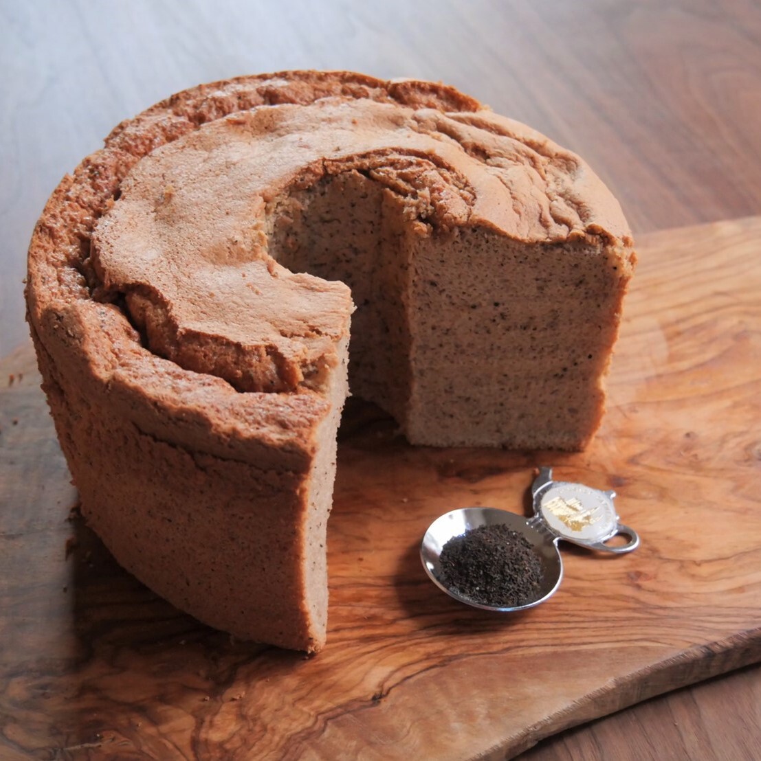 人気の しっとり ふわふわ ビオ・シフォンケーキ ホール  [アールグレイ]【ひみつのひとさじ】お菓子 焼菓子 洋菓子 スイーツ シフォン ケーキ チョコレート 詰合せ オーガニック 低糖質 贈り物 ギフト ティータイム コーヒーブレイク[010-a010]