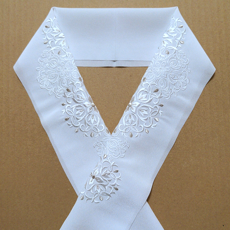 半衿　白地に白とシルバーの華紋柄　刺繍