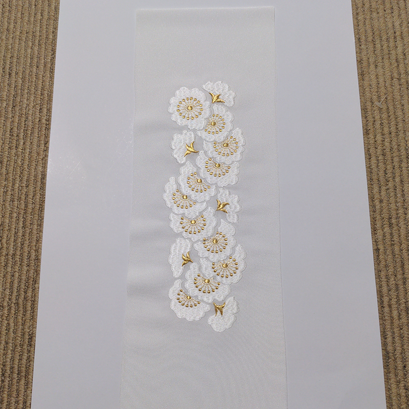 半衿　八重桜　白地に白とゴールド　刺繍　半襟