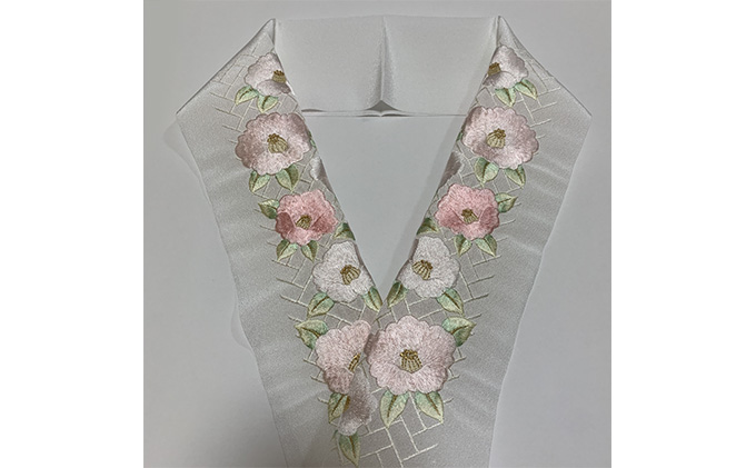 半衿　半襟　ピンクの椿柄　刺繍