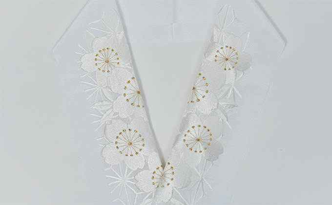 半衿　麻形に大輪の花　ししゅう　白地に白と金の糸 刺繍　半襟　着物用