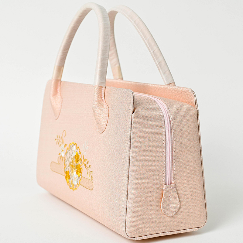和装バッグ　ピンクに金銀の刺繍　利休バッグ ファッション かばん 和装バッグ 手提げ 民芸品 工芸品 伝統技術 篠原縫製