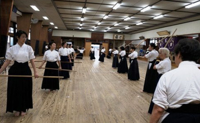 修武館で体験　なぎなた・天道流(薙刀)6ヶ月体験入館