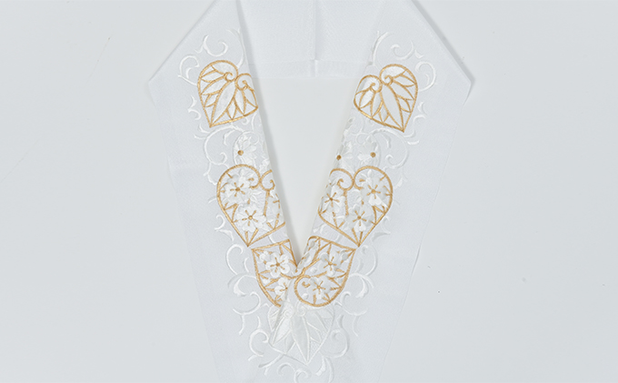 半衿　あおいの柄　ししゅう　白地に白と金の糸 刺繍