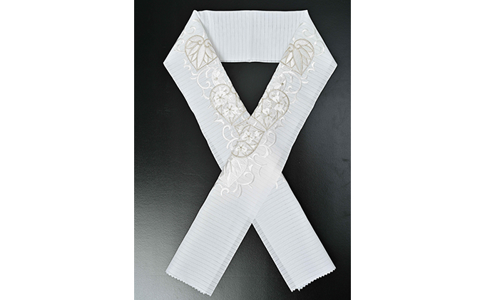 半衿　絽　夏物　白地に白と銀の糸での刺繍　葵の柄   あおい