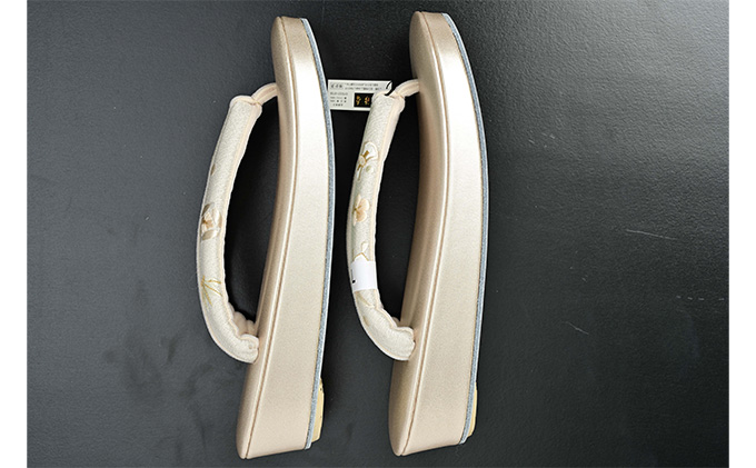 ぞうり　草履　シャンパンゴールドの台　七宝と宝尽くしの花緒　Lサイズ　お着物に　きもの