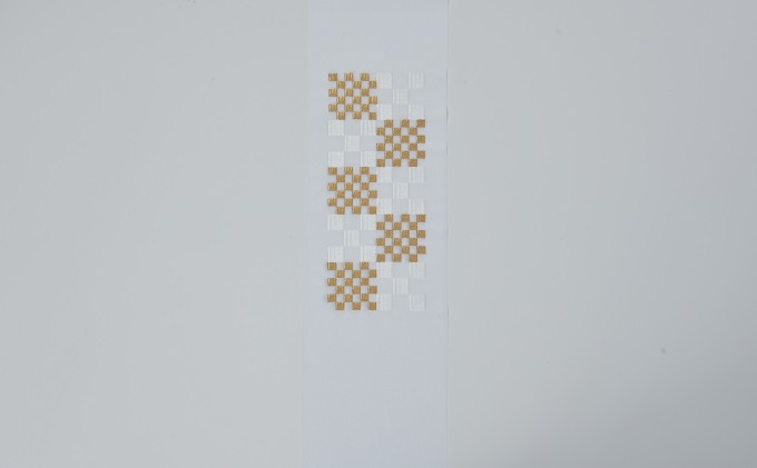 半衿　半襟　白地に白とゴールドの市松柄の刺繍　お着物に