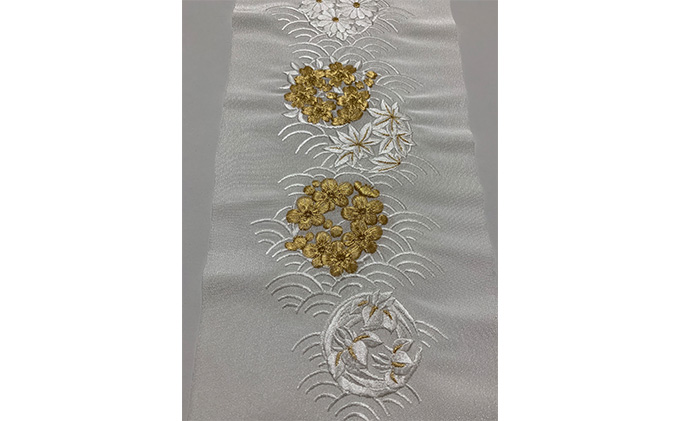 半衿　白地に白とゴールドの花丸紋の刺繍　着物　きもの