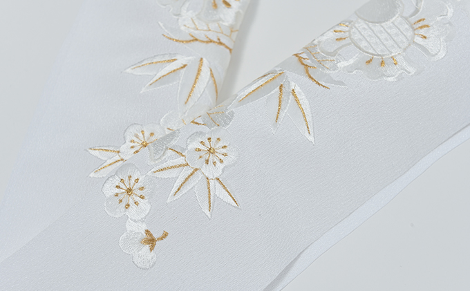 半衿　松竹梅にふくらすずめの柄　ししゅう　白地に白と金の糸 刺繍