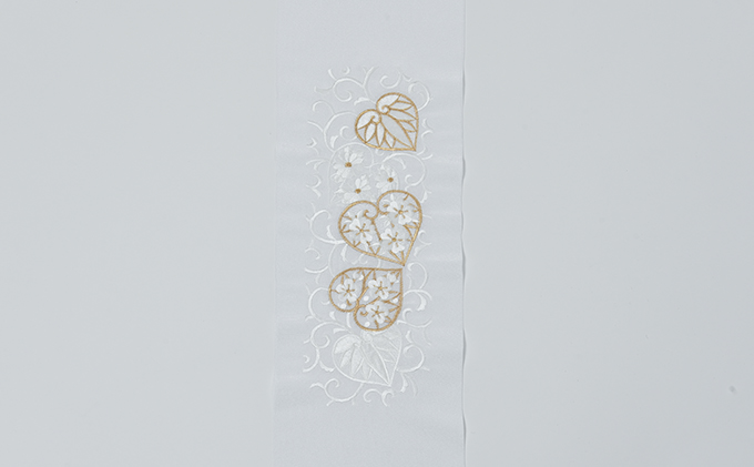 半衿　あおいの柄　ししゅう　白地に白と金の糸 刺繍