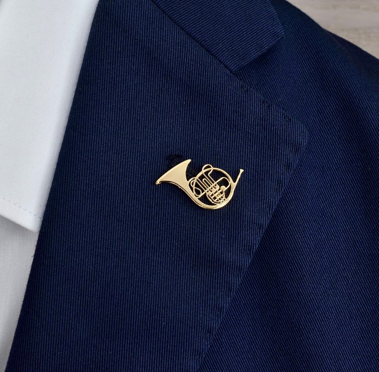 ホルン ピンブローチ K18ゴールドメッキ