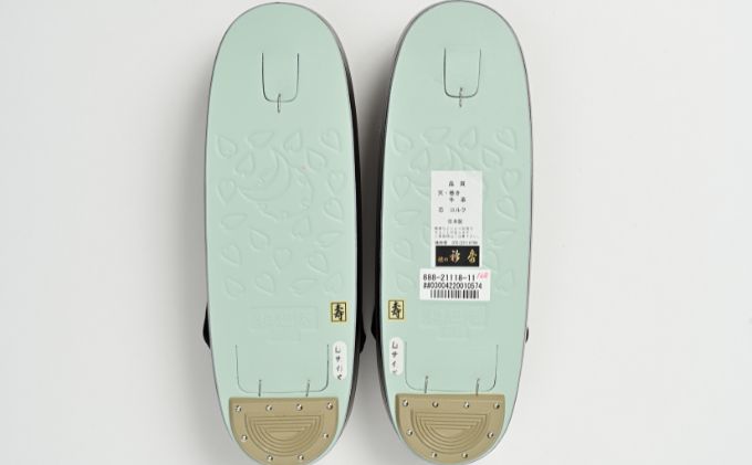 ぞうり　草履　艶消しの黒の台　黒地にゴールドの鱗柄　刺繍の花緒 Lサイズ