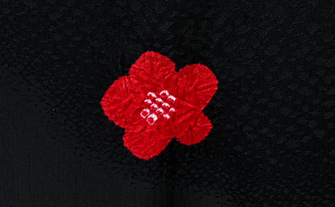 帯揚げ　黒地に赤の絞り　輪出し　しぼり柄　りんだし　帯上げ　着物に