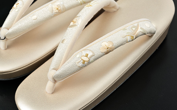 ぞうり　草履　シャンパンゴールドの台　七宝と宝尽くしの花緒　Lサイズ　お着物に　きもの