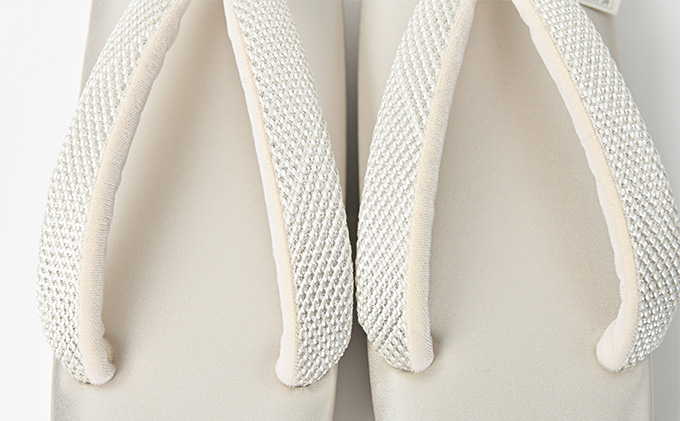 ぞうり　草履　シルバーの台　組織の花緒　三段　Ｍサイズ　お着物に　きもの