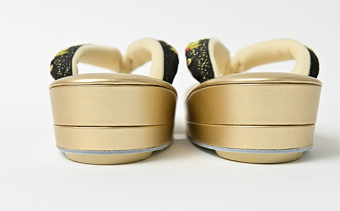 ぞうり　草履　クリスマスの刺繍の花緒　Ｍ　2段　お着物に　きもの