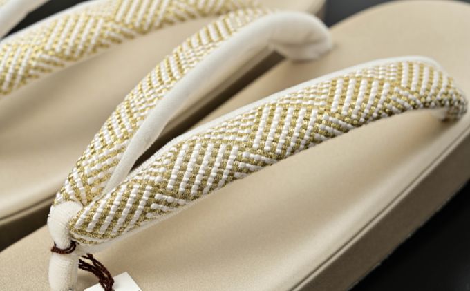 ぞうり　草履　シャンパンゴールドの台に組織の花緒　はなお　Ｍサイズ