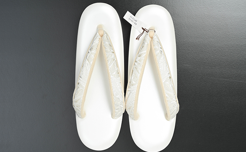 ぞうり　白　3段　麻型の柄の花緒 草履