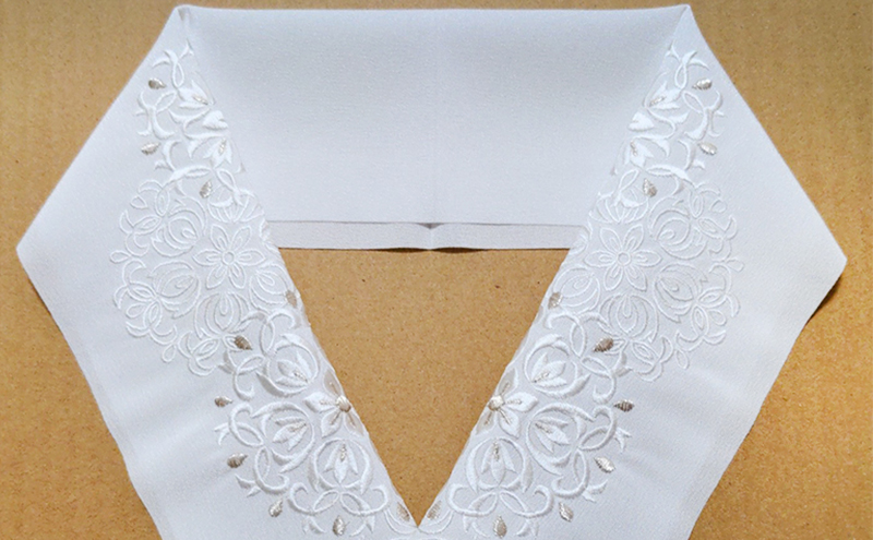 半衿　白地に白とシルバーの華紋柄　刺繍