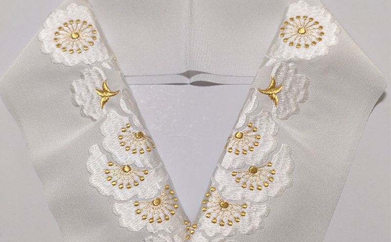 半衿　八重桜　白地に白とゴールド　刺繍　半襟